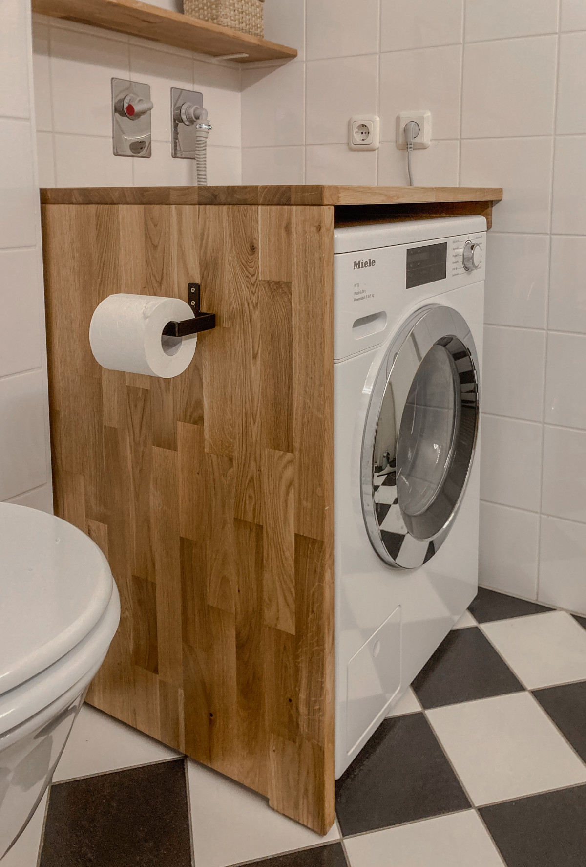 Waschmaschinenabdeckung aus Eiche mit Toilettenpapierhalter