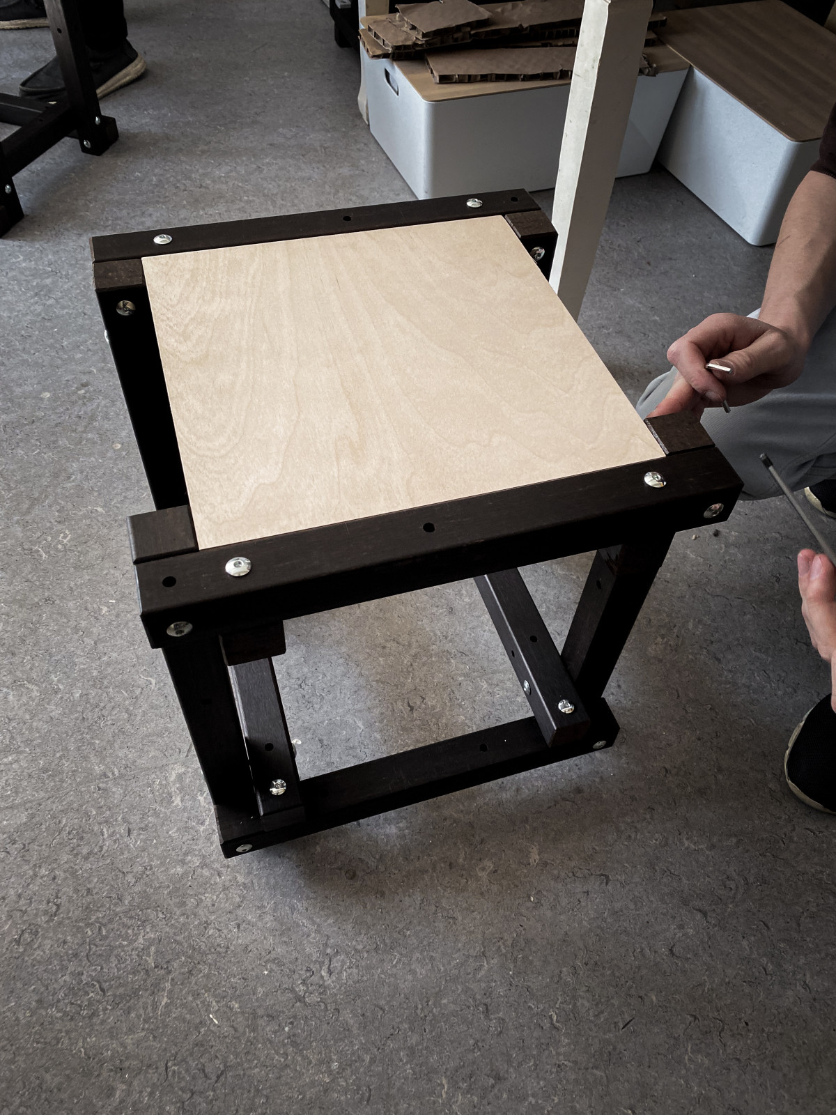 Fertiger Cube, der Hocker oder auch Beistelltisch sein kann