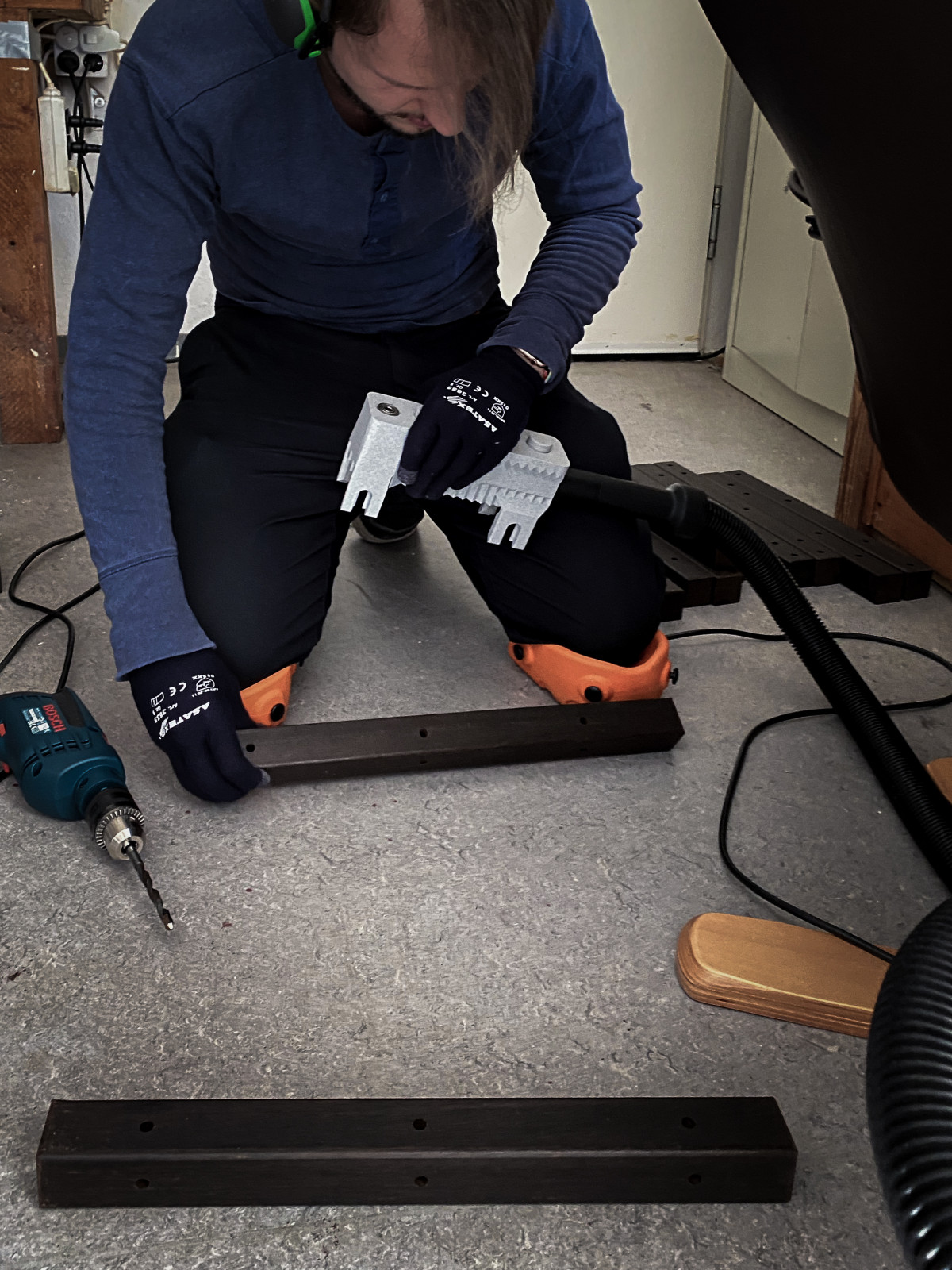 Multifunktionales Tool im Einsatz beim Bohren